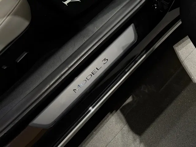 Tesla Model 3 — Фото автомобиля 20