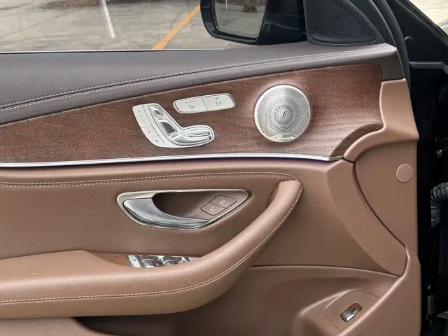 Mercedes-Benz E-Class — Фото автомобиля 8