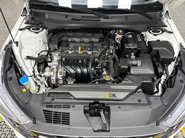 Hyundai Elantra — Фото автомобиля 22