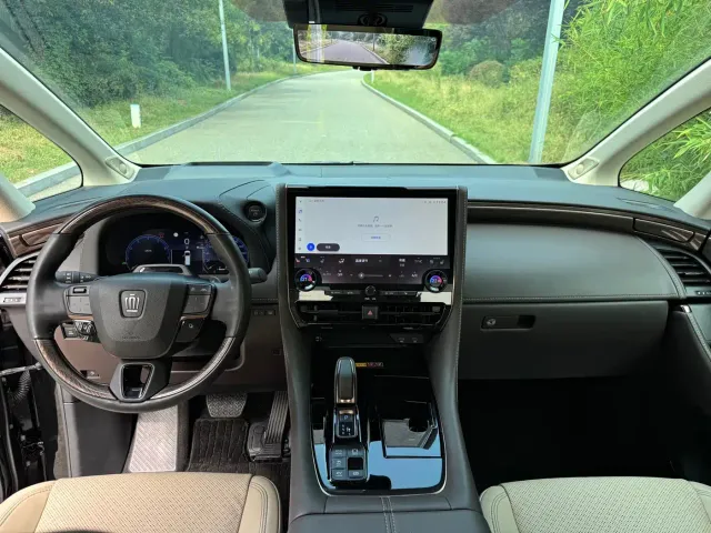 Toyota Vellfire — Фото автомобиля 6