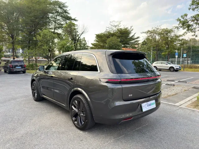 Li Auto L8 — Фото автомобиля 8