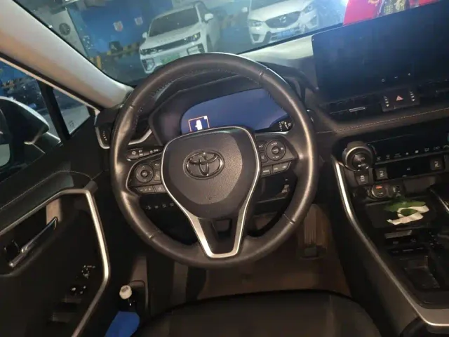 Toyota RAV4 — Фото автомобиля 2