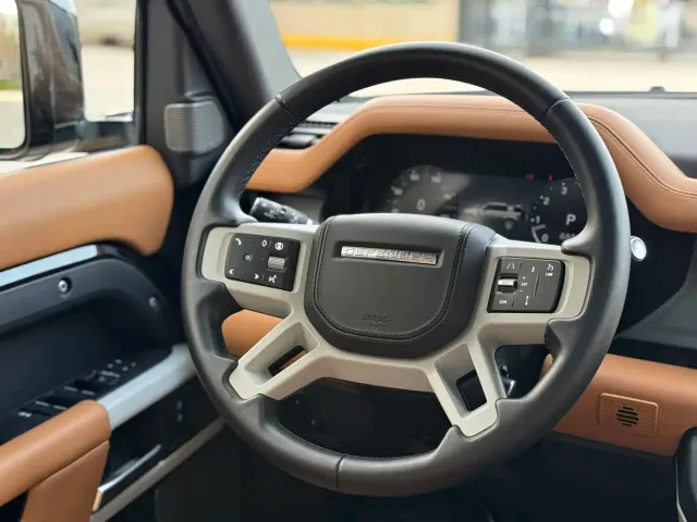 Land Rover Defender — Фото автомобиля 10