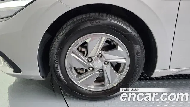 Hyundai Avante CN7 — Фото автомобиля 5