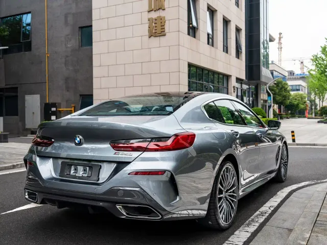 BMW 8 Series — Фото автомобиля 9