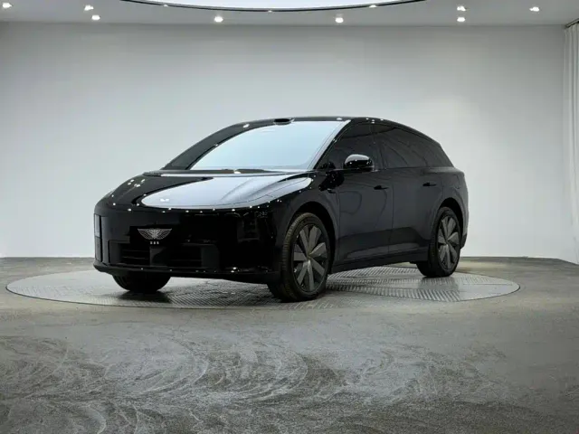 Фотография автомобиля — Li Auto i6
