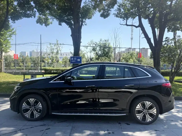 Mercedes-Benz EQE SUV — Фото автомобиля 3