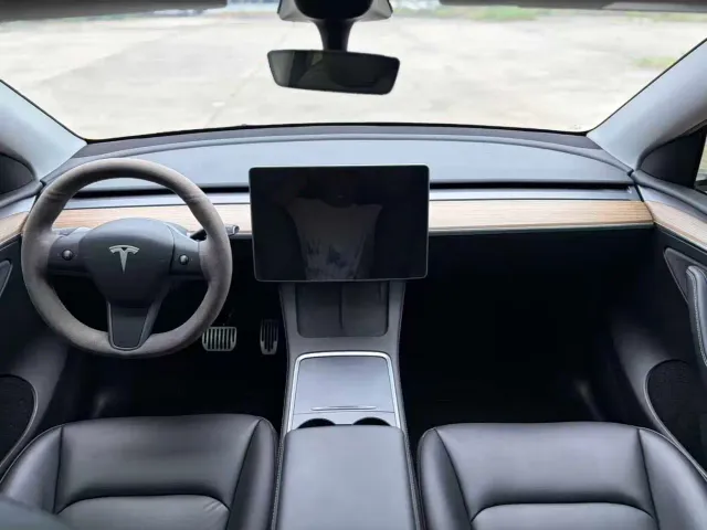 Tesla Model Y — Фото автомобиля 5
