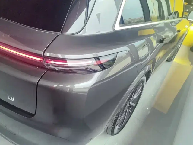 Li Auto L8 — Фото автомобиля 7
