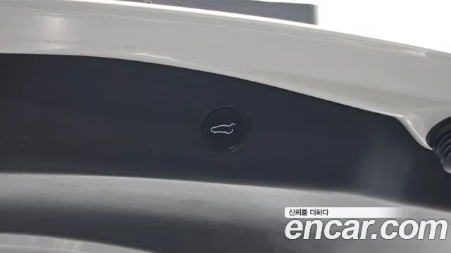 Tesla Model 3 — Фото автомобиля 17