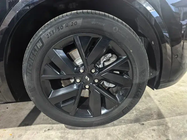 Li Auto L8 — Фото автомобиля 5