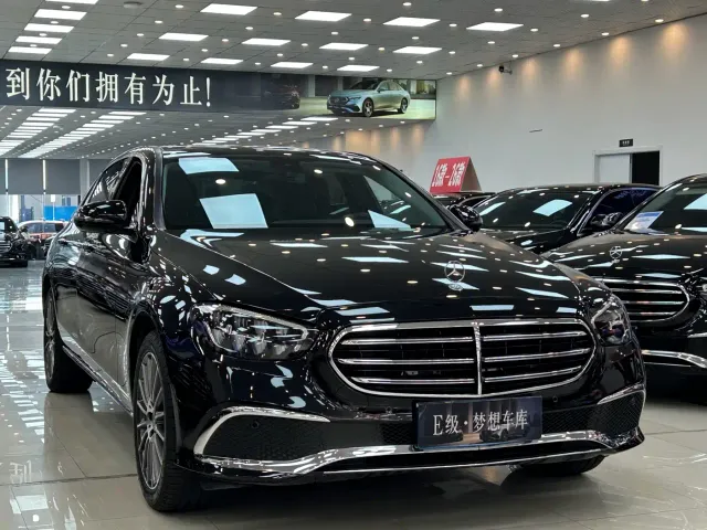 Mercedes-Benz E-Class — Фото автомобиля 3