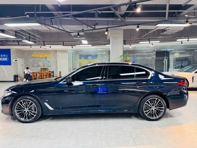 BMW 5 Series — Фото автомобиля 3
