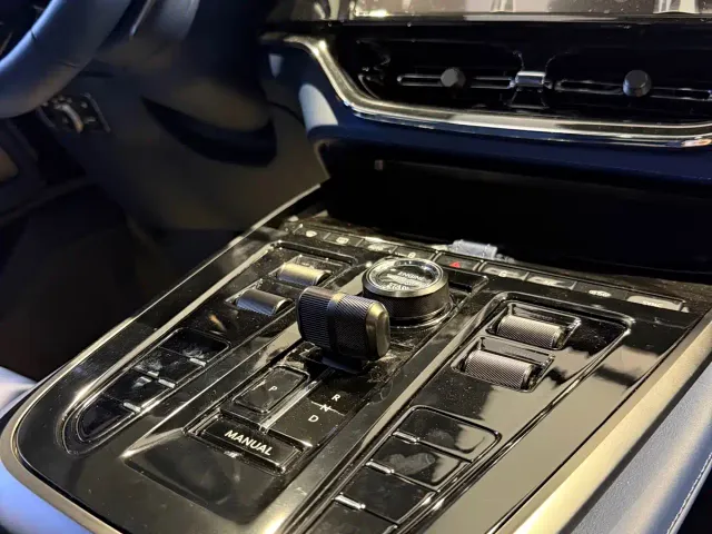 Aston Martin DBX — Фото автомобиля 8