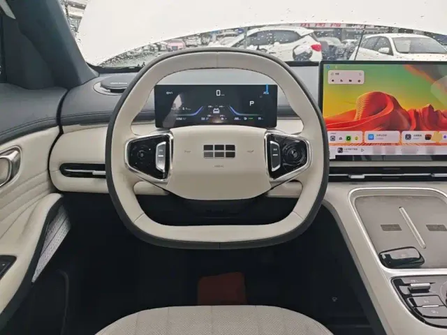 Geely Galaxy Starship 7 EM-i — Фото автомобиля 10