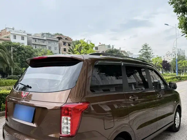 Wuling Hongguang — Фото автомобиля 22