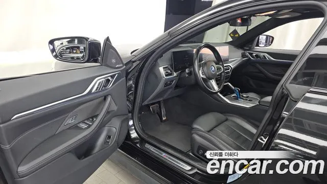 BMW i4 — Фото автомобиля 15