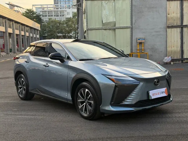 Lexus RZ — Фото автомобиля 3
