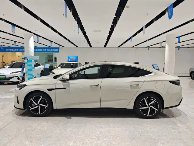 BYD Seal 07 DM-i — Фото автомобиля 3