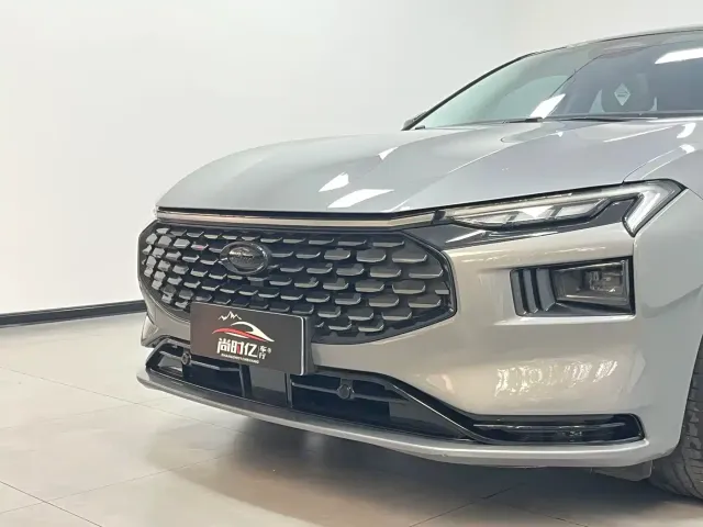 Ford Mondeo — Фото автомобиля 9