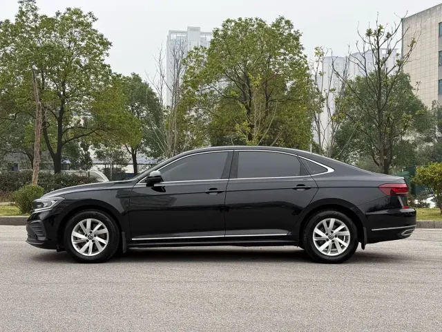Volkswagen Passat — Фото автомобиля 7