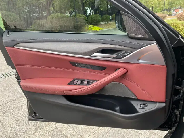 BMW 5 Series — Фото автомобиля 21