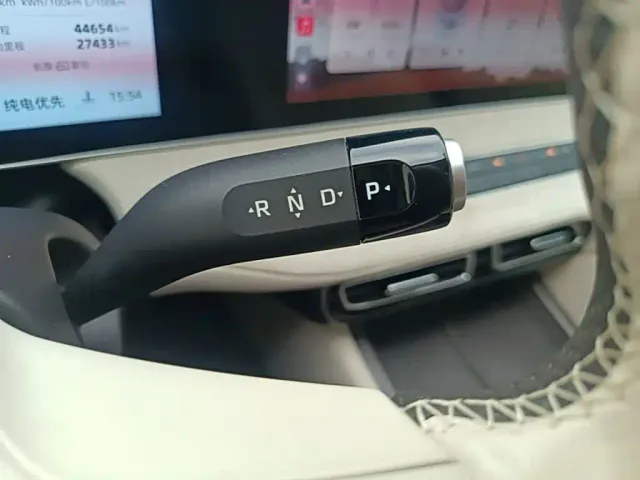 Roewe D7 — Фото автомобиля 13
