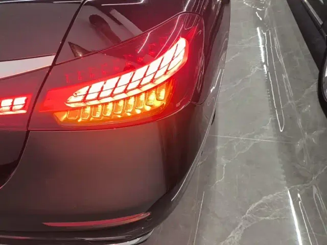 Mercedes-Benz E-Class — Фото автомобиля 7