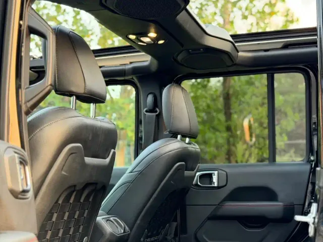 Jeep Wrangler — Фото автомобиля 12