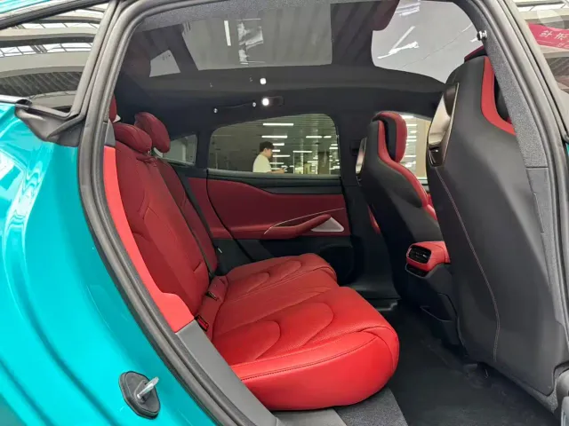 Xiaomi SU7 — Фото автомобиля 20