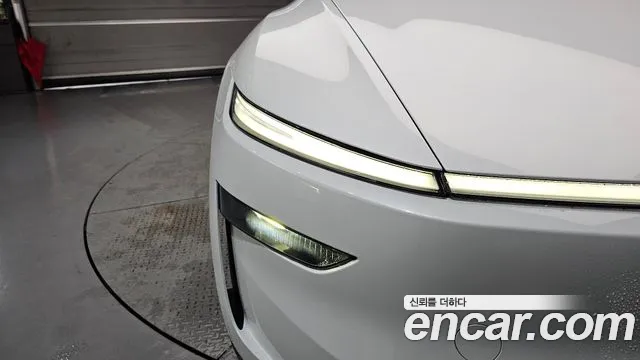 Tesla Model Y — Фото автомобиля 21