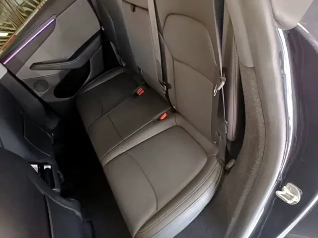 Tesla Model Y — Фото автомобиля 16