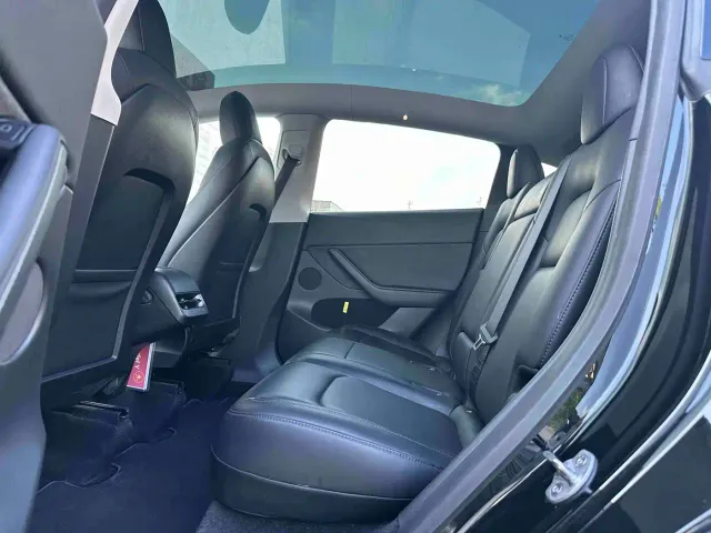 Tesla Model Y — Фото автомобиля 5