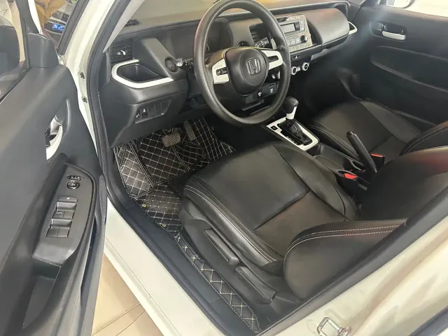 Honda Fit — Фото автомобиля 4