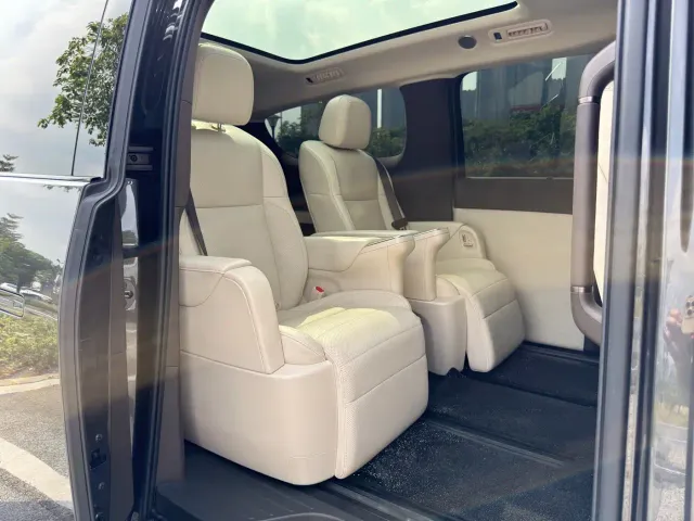 Li Auto MEGA — Фото автомобиля 15