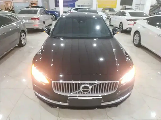 Volvo S90 — Фото автомобиля 2