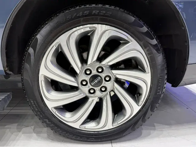 Lincoln Navigator — Фото автомобиля 16