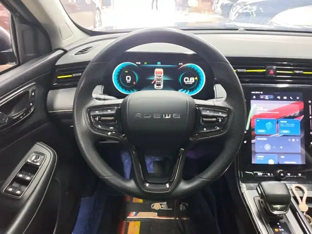 Roewe RX5 — Фото автомобиля 10