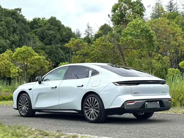 Geely Galaxy Xingyao 8 — Фото автомобиля 6