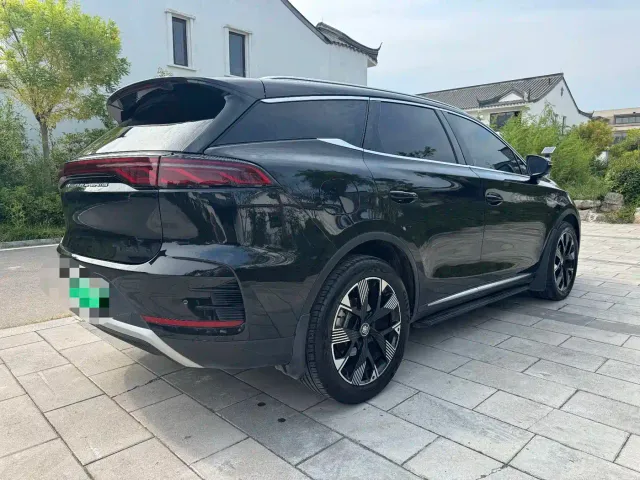 BYD Tang — Фото автомобиля 9