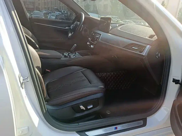 BMW 5 Series — Фото автомобиля 24