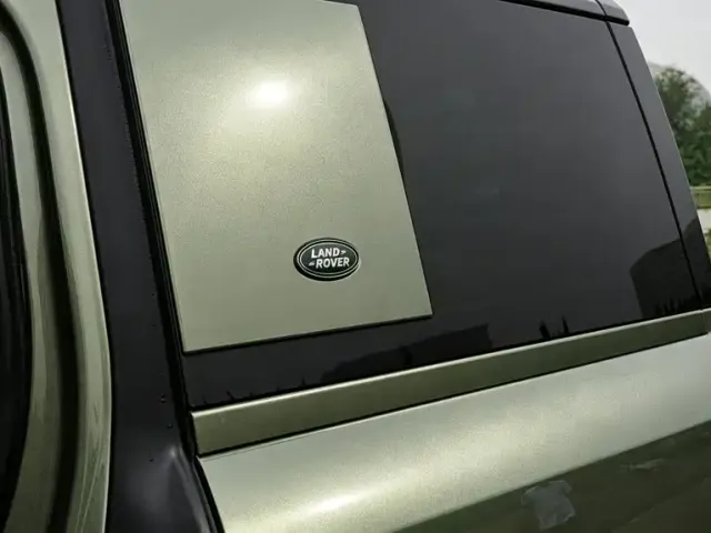 Land Rover Defender — Фото автомобиля 14