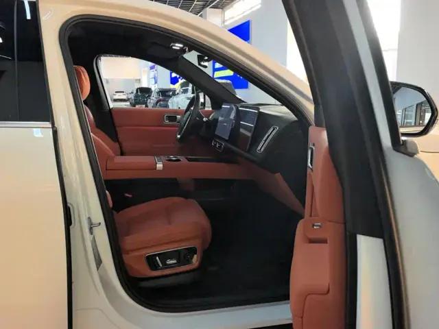 Li Auto L7 — Фото автомобиля 8