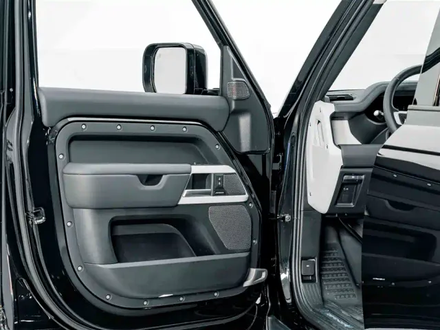 Land Rover Defender — Фото автомобиля 22