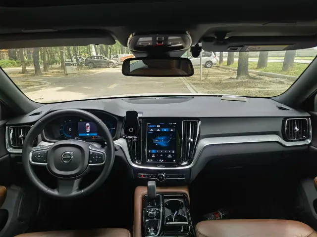 Volvo S60 Plug-in Hybrid — Фото автомобиля 20