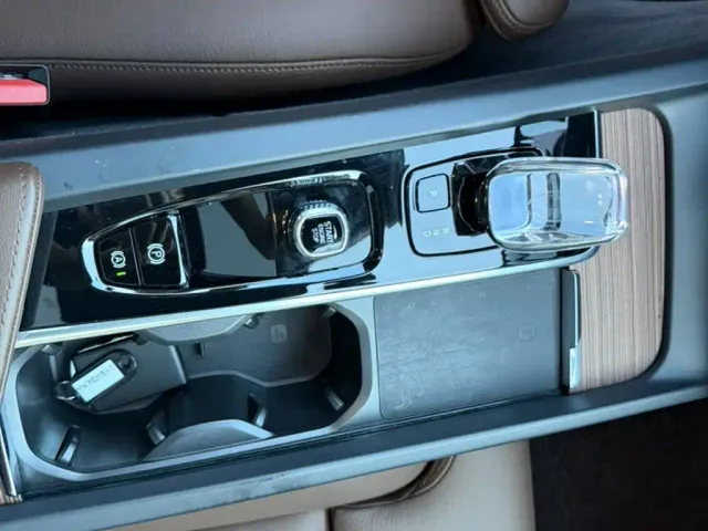Volvo XC60 — Фото автомобиля 16
