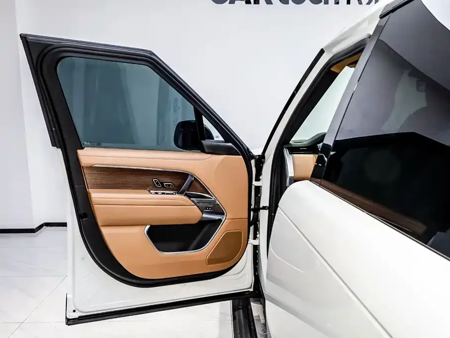 Land Rover Range Rover 2023 3.0 L6 400PS Golden Age 7-Seater Long Wheelbase — Фото автомобиля 8