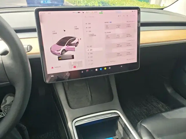 Tesla Model 3 — Фото автомобиля 5