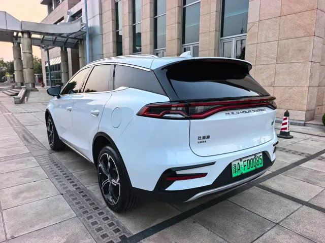 BYD Tang — Фото автомобиля 4