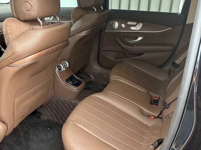 Mercedes-Benz E-Class — Фото автомобиля 5